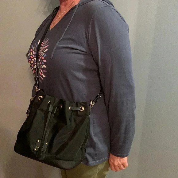 HENRI BENDEL Purse,bucket bag. Inside is Gorgeous, 1 callout in the last pic. - Picture 8 of 8